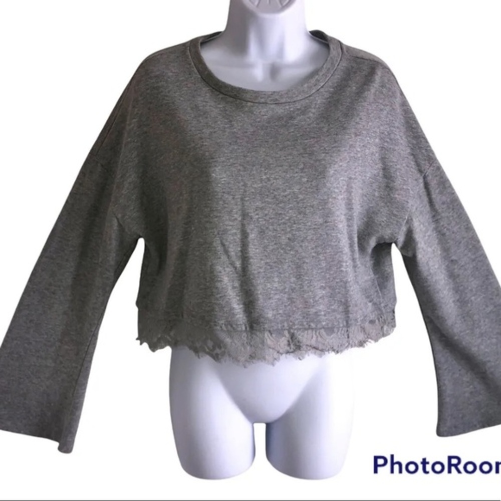 XHILARATION Shirt Top Sz M Gray Long Sleeve Lace Hem Knit Cotton Blend Cropped